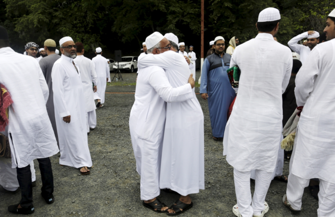 Across Kashmir, Eid prayers are offered except at Sgr's Jama Masjid
