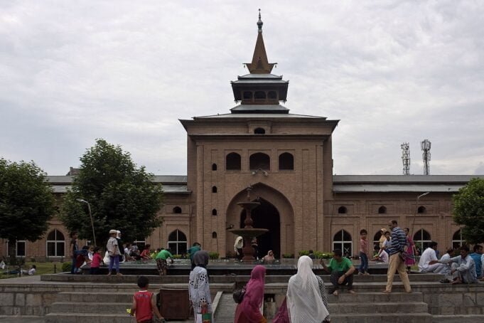 The authorities disallow Jummat-ul-Vida prayers at Sgr's Jama Masjid