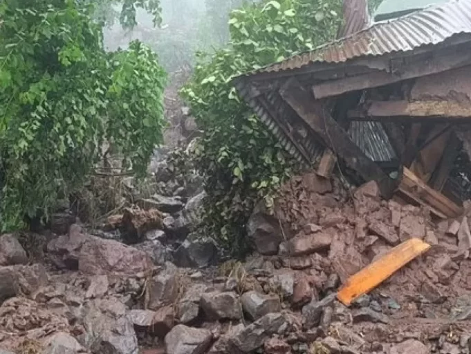 In Kathua, 2 homes collapsed under heavy rains; 5 people were presumed dead, 3 corpses were found