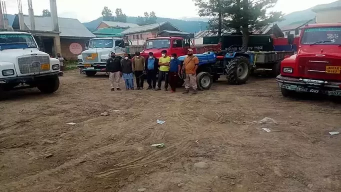 Poonch authorities confiscate 20 trucks after discovering illegal shipment of minor minerals